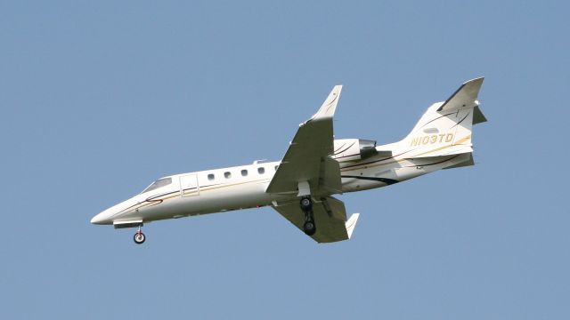 Learjet 31 (N103TD) - Learjet 31 S/N 31-006 on final for RWY 17. Sept 5, 2020