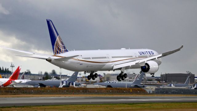 BOEING 787-10 Dreamliner (N14001) - BOE37 on final to Rwy 16R to complete a ferry flight from KCHS on 9.11.18. (ln 731 / cn 40936). This will be the first B787-10 for UAL.