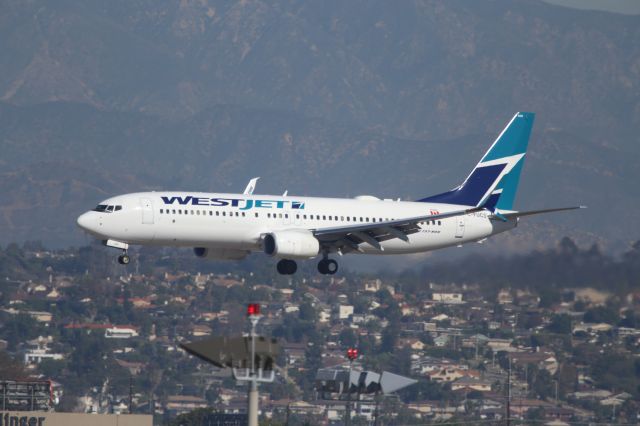 Boeing 737-800 (C-FUCS)