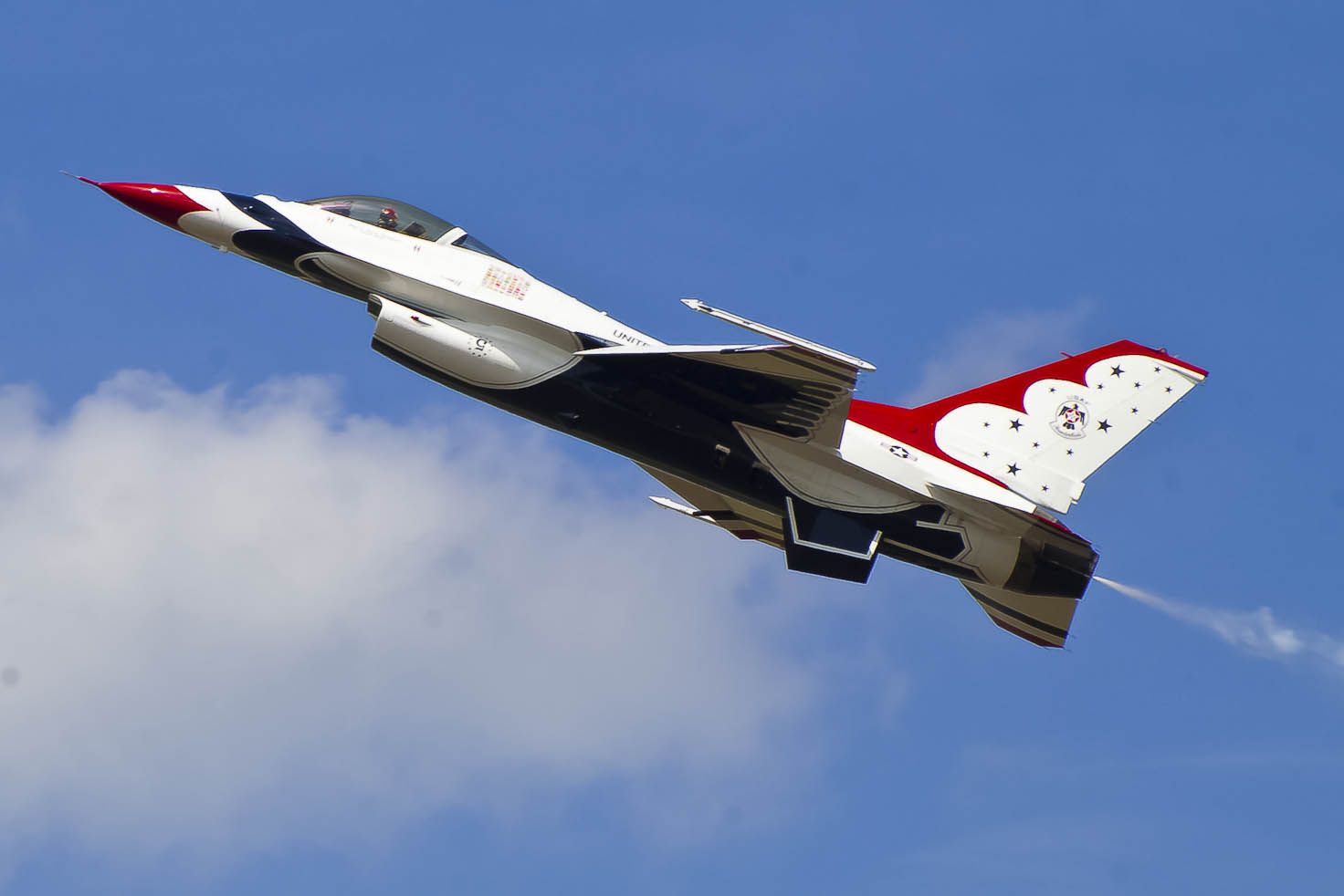 Lockheed F-16 Fighting Falcon — - A U.S. Thunderbirds solo makes a pass at Robins AFB.