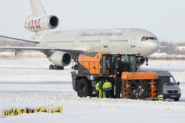 McDonnell Douglas DC-10 (N612AX) - cold weather in germany, 4 weeks ago...