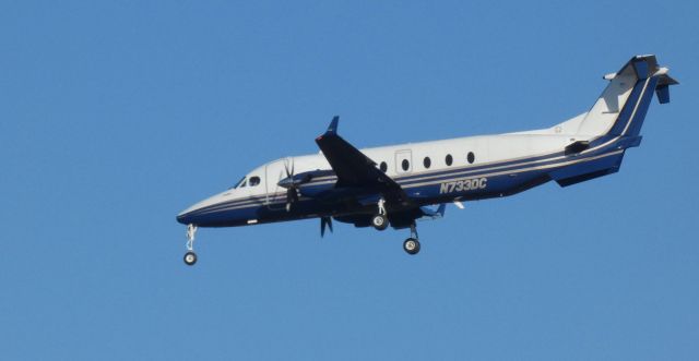 Beechcraft 1900 (N733DC) - On short final is this 1998 Beechcraft 1900D from the Winter of 2022.