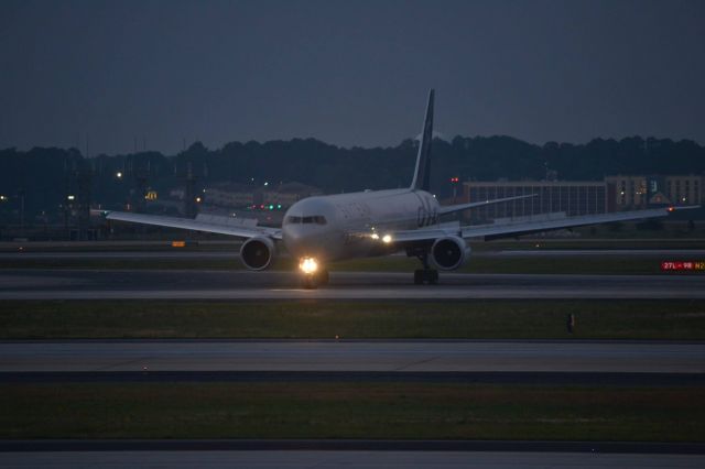 N844MH — - South Parking Deck