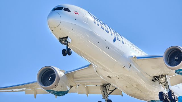 Boeing 787-9 Dreamliner (C-GMKS)