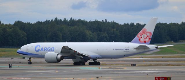 BOEING 777-200LR (B-18772)