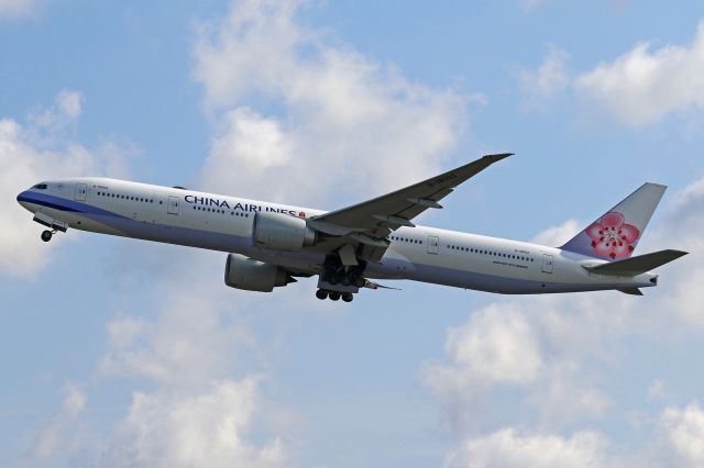 BOEING 777-300 (B-18002)