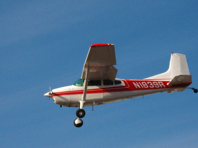 Cessna Skywagon (N1839R) - Landing on RWY 24