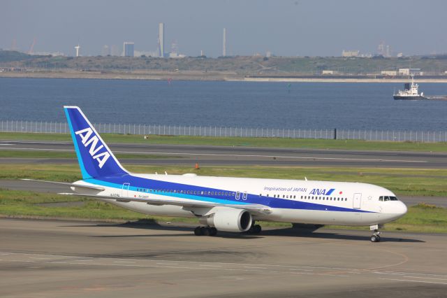 BOEING 767-300 (JA609A)