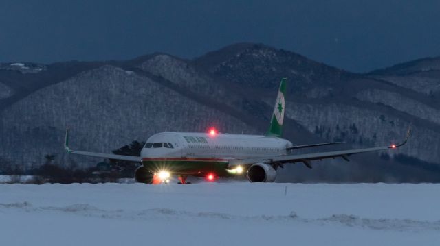 Airbus A321 (B-16219) - Eva Airways / Airbus A321-211br /Jan.24.2016 Hakodate Airport [HKD/RJCH] JAPAN