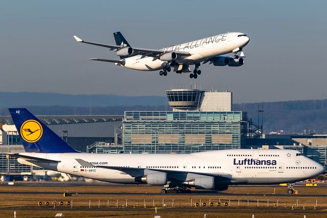 Boeing 747-400 (D-ABVZ)