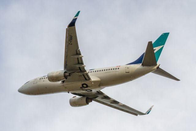 Boeing 737-700 (C-FWAF)