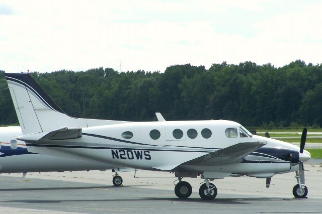 Beechcraft King Air 90 (N20WS)