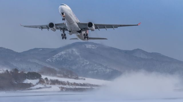 Airbus A330-300 (B-22102) - Trans Asia / Airbus A330-343Xbr /Jan.10.2016 Hakodate Airport [HKD/RJCH] JAPAN