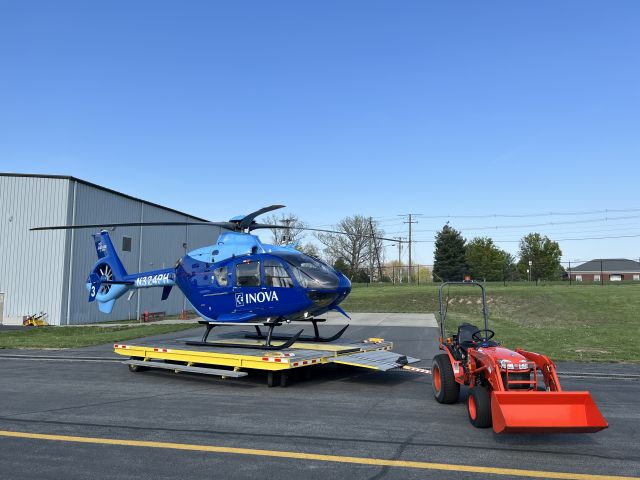 N324PH — - Aircare 3 Standing by in Leesburg.