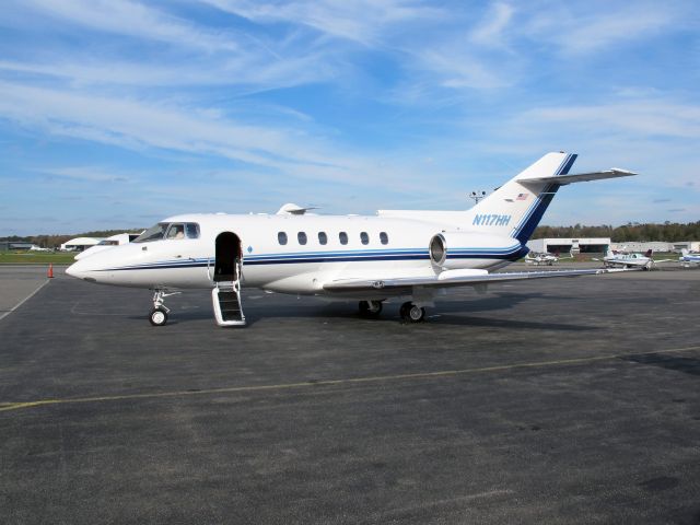 Hawker 800 (N117HH) - A very nice business jet - stand up cabin.