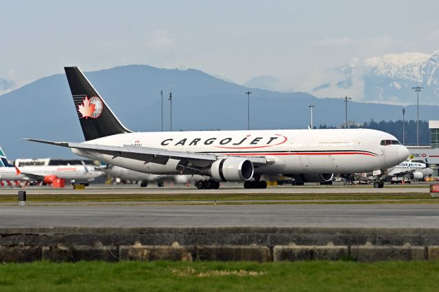 BOEING 767-300 (C-GYAJ)