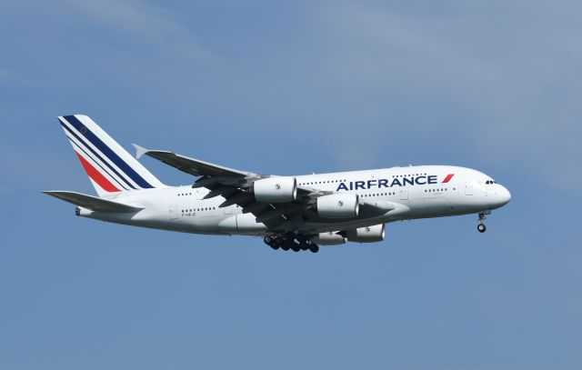 Airbus A380-800 (F-HPJC) - F-HPJC on short final for runway 22L at JFK