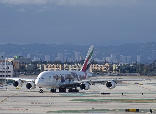 Airbus A380-800 (A6-EOM)