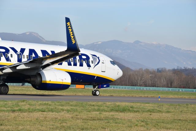 Boeing 737-700 (EI-DHY)