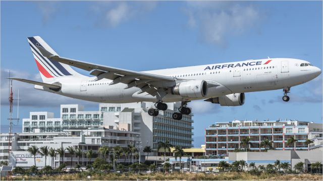 Airbus A330-200 (F-GZCA)