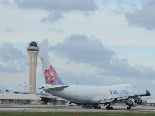 Boeing 747-400 (B-18723)