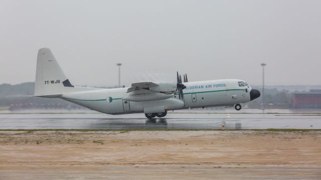 Lockheed C-130 Hercules (7T-WJB)