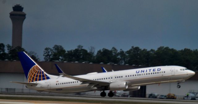 Boeing 737-900 (N69818)