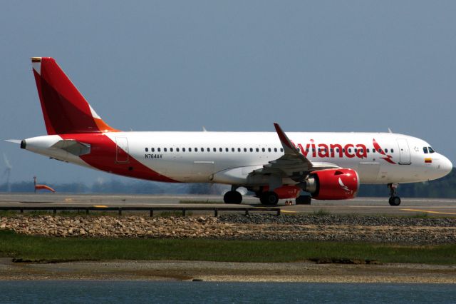 Airbus A320neo (N764AV)