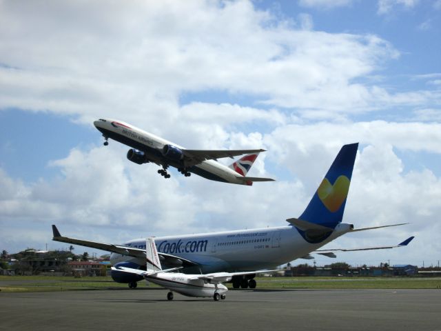 Airbus A330-200 (G-CHTZ)