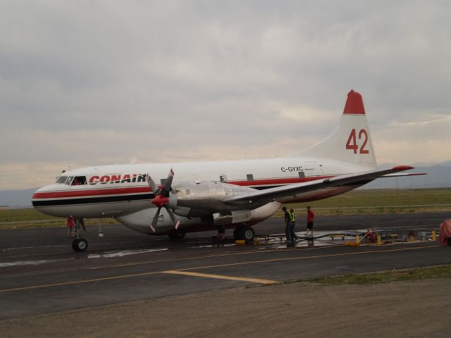 CONVAIR CV-580 (C-GYXC) - Slurry Bomber - Loading up for the next run on the High Park Wildfire in Northern Colorado