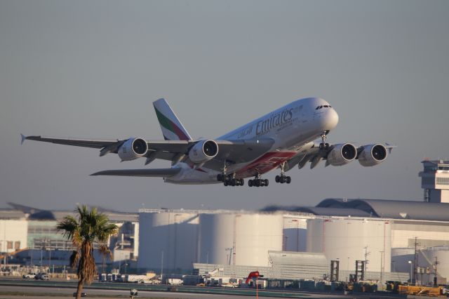 Airbus A380-800 (A6-EOH)