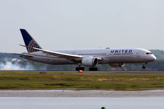 Boeing 787-9 Dreamliner (N17963) - This United B789 operating ORD-FRA diverted to BOS looked to be medical on 5/18/22.