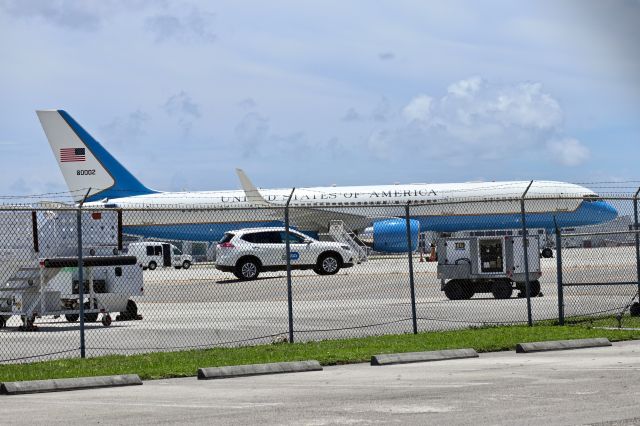 Boeing 757-200 (N80002)