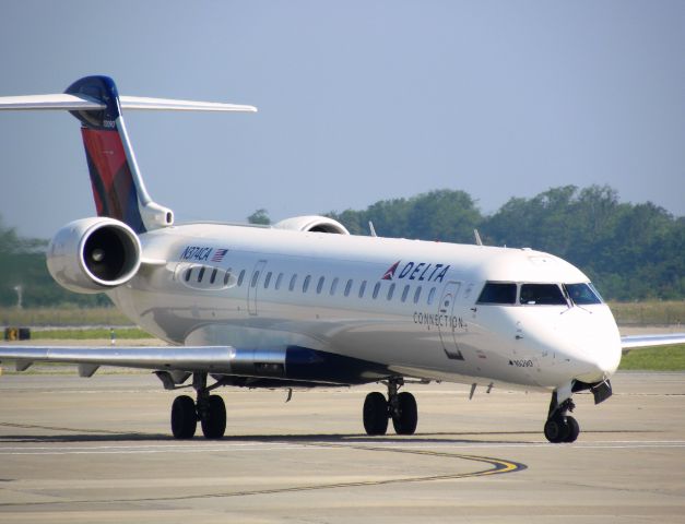 Canadair Regional Jet CRJ-700 (N374CA)