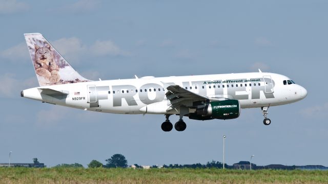 Airbus A319 (N929FR) - Larry landing on runway 15, 07-21-2013