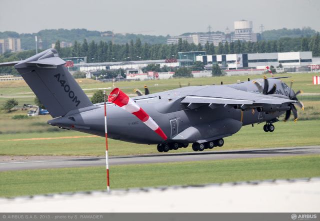 F-WWWZ — - The A400M performing its flight demo on second day at the Paris Air Show 2013