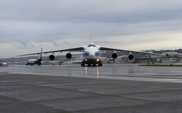 — — - ANTONOV AN-124-100 RA-82044 MAKING PARTS DELIVERY OF 737 VERTICAL FINS TO BOEING KBFI