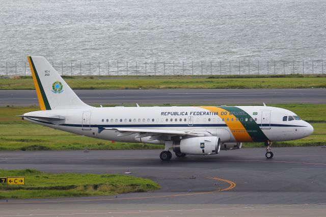 Airbus A319 —