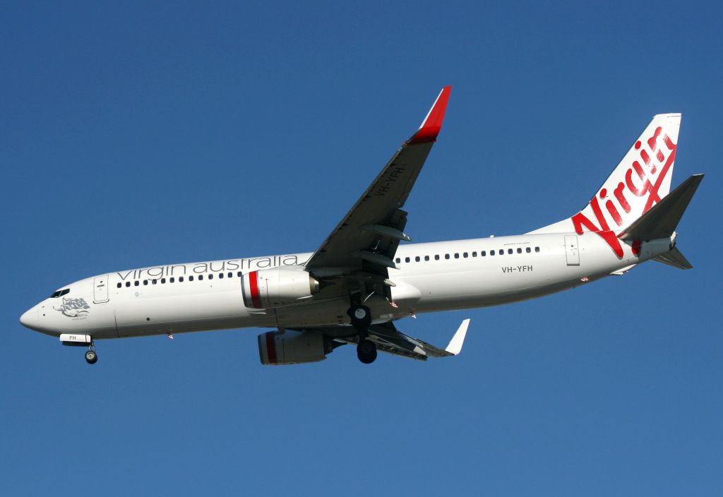 Boeing 737-800 (VH-YFH) - On finals runway 01 at Townsville