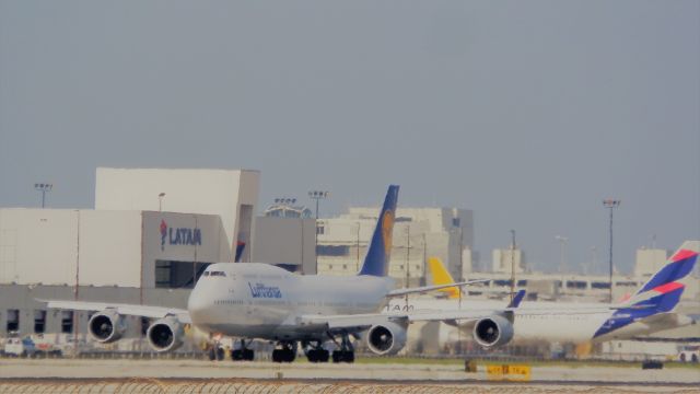 BOEING 747-8 (D-ABYM) - It is so nice!"Seeing a 747"Flying passengers again!!