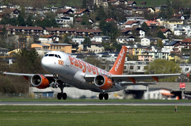 Airbus A319 (G-EZID)