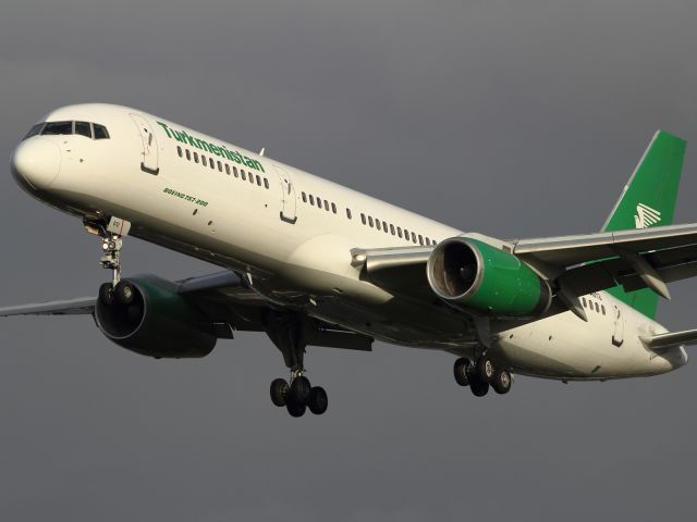 Boeing 757-200 (EZA012) - Turkmenistan B757-200 on short finals to LHR.