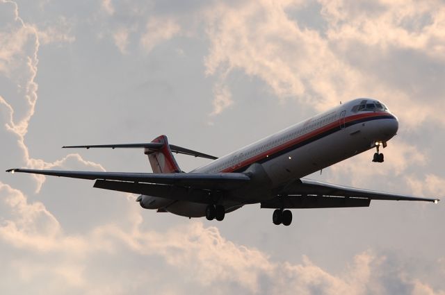 McDonnell Douglas MD-82 (I-SMEZ)