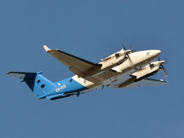 Beechcraft Super King Air 300 (VH-FIX) - Checking out the approach to Rwy19 at Brisbane