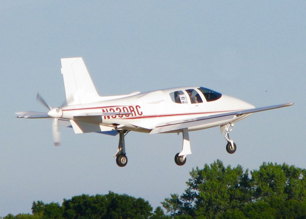 Experimental 100kts-200kts (N330RC) - AirVenture 2016.    Cirrus VK-30