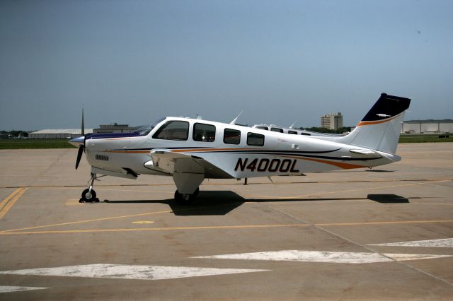 Beechcraft Bonanza (36) (N4000L)