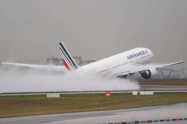 Boeing 777-200 (F-GSPT) - Departing 26R bound for Abuja.