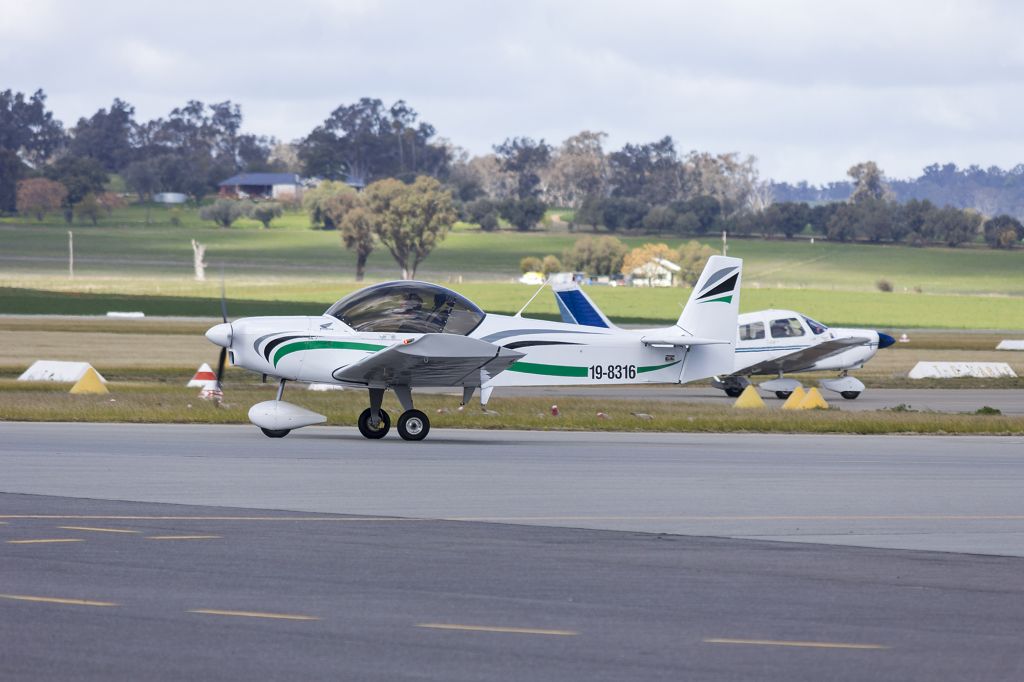 ZENAIR Super Zodiac (19-8316) - Zenith Zodiac CH 601 XL-B (19-8316) taxiing at Wagga Wagga Airport