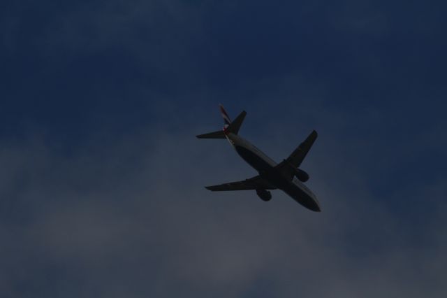 Boeing 737-700 (G-DOCQ) - Boeing 737-400 British Airways flying over Nieuwkoop, and will land on the Aalsmeerbaan at Schiphol.