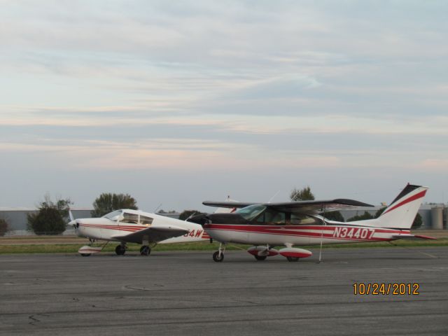 Cessna Skyhawk (N34407)